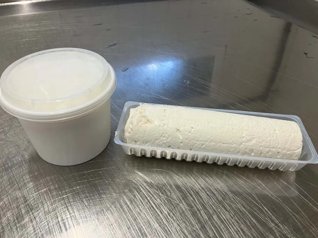 faisselle en pot de 500g¤bûche fraiche — photo 2 sur 2